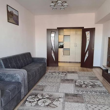 Flat In Central Bishkek Esterno foto