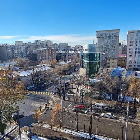 Flat In Central Bishkek Esterno foto