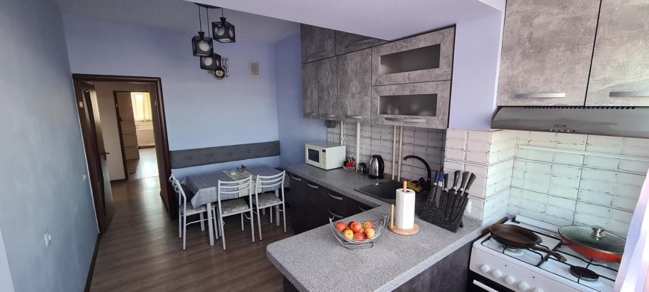 Flat In Central Bishkek Esterno foto