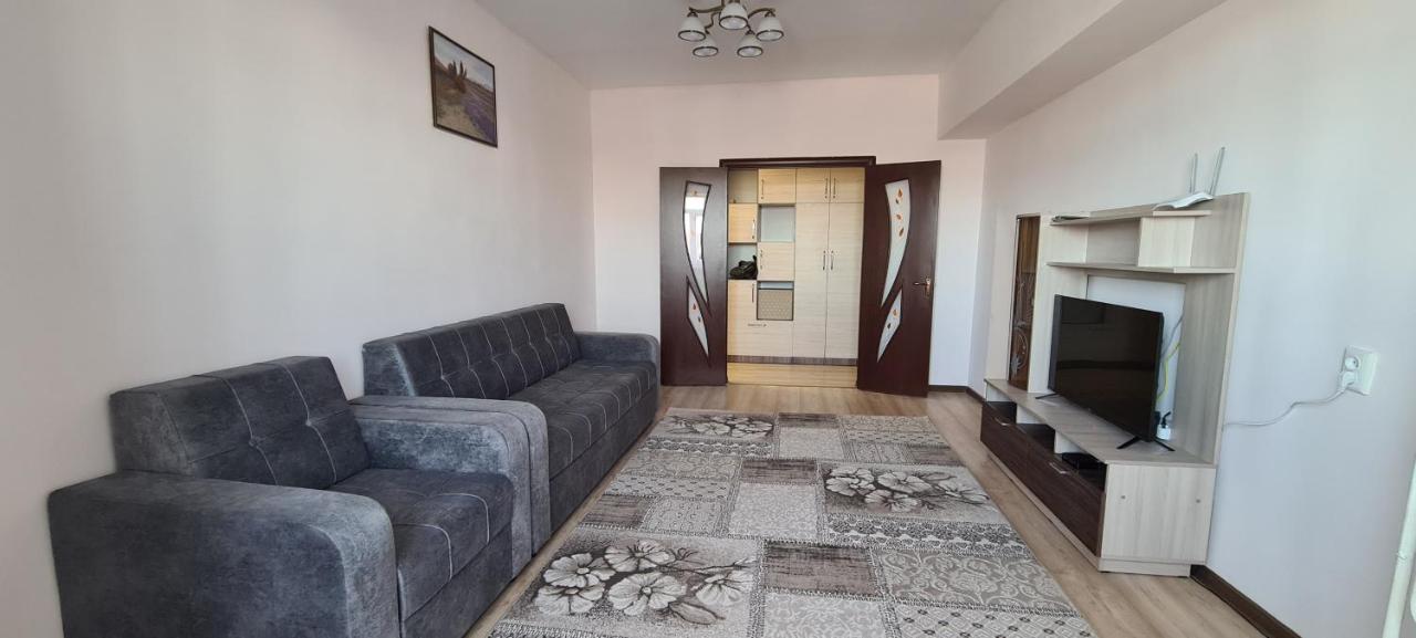 Flat In Central Bishkek Esterno foto