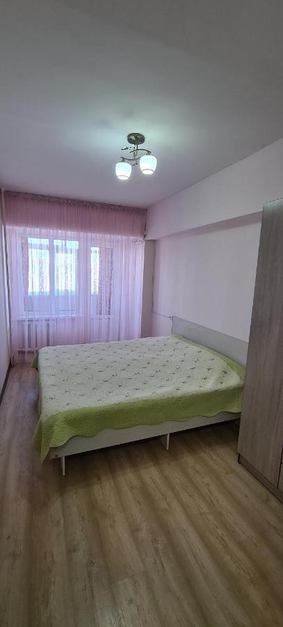 Flat In Central Bishkek Esterno foto