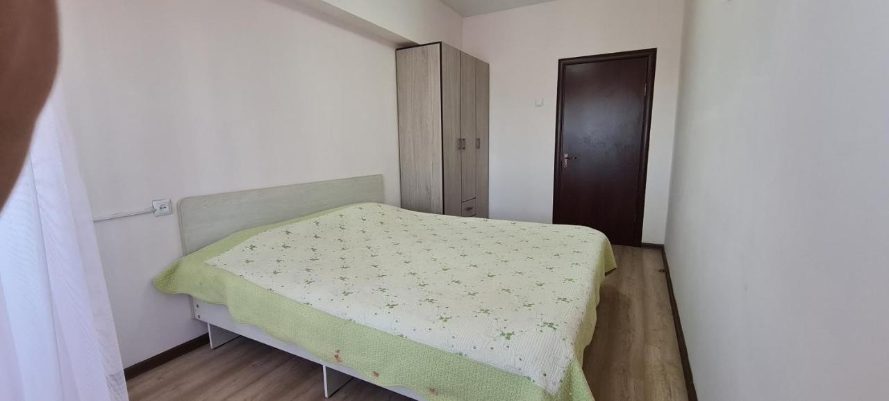 Flat In Central Bishkek Esterno foto