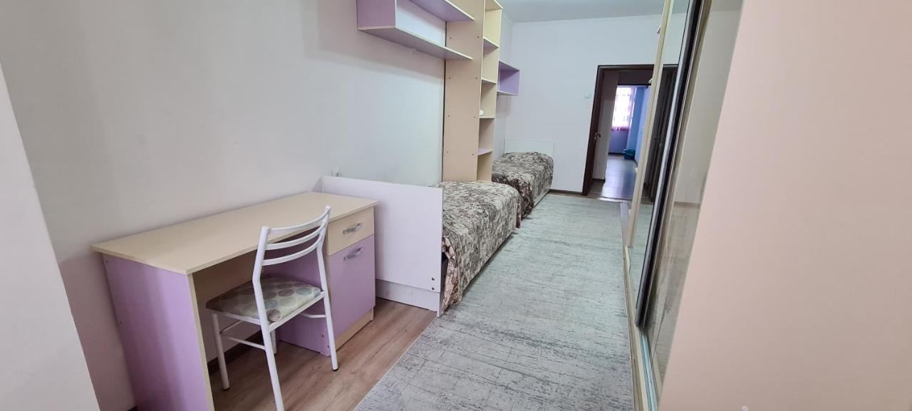 Flat In Central Bishkek Esterno foto